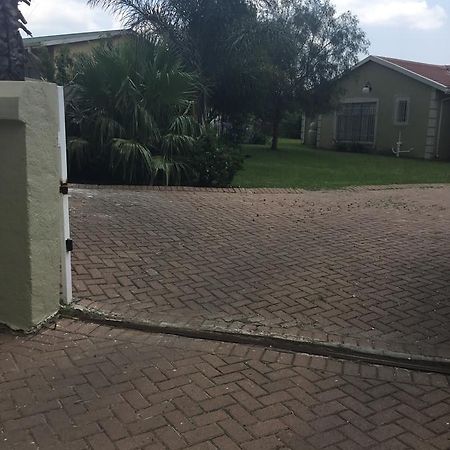 Sleep Easy Guest House Newcastle Exterior foto
